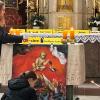 In der Antoniterkirche beteten die Schülerinnen mit den Besuchern des Weihnachtsbasars um Frieden in der Welt. In der Antoniterkirche beteten die Schülerinnen mit den Besuchern des Weihnachtsbasars um Frieden in der Welt.