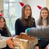 Viele selbstgefertigte Geschenke konnten die Besucher des Weihnachtsbasars in der St.-Ursula-Schule erwerben.