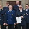 Staatliche Ehrungen erhielten langjährigen Feuerwehrleute der Gemeinde Großbardorf. Die Ehrung nahm Bürgermeister Josef Demar (links) als stellvertretender Landrat vor. Glückwünsche gab es von Kreisbrandrat Stefan Schmöger (rechts).