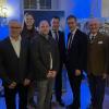 Das Bild zeigt (von links): Edmund Haas, zweiten Bürgermeister Martin Geißler, Katharina Prozeller, Ortsvorsitzenden Benedikt Machnig, ersten Bürgermeister Markus Schenk, Oberbürgermeister Christian Schuchardt, Manfred Schätzlein und ersten Kommandant Marco Seynstahl.