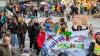 Zahlreiche Menschen nahmen an der Demo von Fridays For Future in der Würzburger Innenstadt teil. 