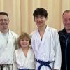 Ein Probetraining absolvierten die TG-Kämpfer Leo Tille (Mitte links) und Kevin Streit (Mitte rechts), hier mit Landestrainer Thomas Dannheimer (Kempten) links im Bild und Assistenztrainer Dennis Schnauder (Fürth), rechts. Ein Probetraining absolvierten die TG-Kämpfer Leo Tille (Mitte links) und Kevin Streit (Mitte rechts), hier mit Landestrainer Thomas Dannheimer (Kempten) links im Bild und Assistenztrainer Dennis Schnauder (Fürth), rechts.