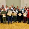 Das Foto zeigt: Erika Sammeth, Maria Ott, Manfred Schwab, Sigrid Schwab, Oliver Schwab, Silvia Schäfer, Hedwig Peter, Michael Zimmermann, Johann Steiner, Erich Arnold, Reinhold Schuhmann, Hubert Ühlein, Heinrich Schäfer, Anita Schäfer, Ludwina Klühspieß, Maria Schuhmann, Paula Werthmann.