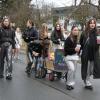 Nicht nur die Marschtanzgarden, sondern auch die Showtänzerinnen der UKG nahmen am Umzug im eigenen Dorf teil.