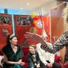 Elfriede Roth als "Faschingsgeschädigte" in der Bütt.