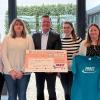 Freude bei den Spendenempfängern: Christian und Sabrina Lutz (Förderverein zugunsten krebskranker Kinder Hambach e.V.), Michaela Prinzler (Teamleitung Disposition), Hans Pabst, Bianca Heilmann (Marketing), Tanja Herbst und Ute Hunger (Alexander-von-Humboldt-Gymnasium).