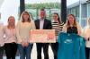 Freude bei den Spendenempfängern: Christian und Sabrina Lutz (Förderverein zugunsten krebskranker Kinder Hambach e.V.), Michaela Prinzler (Teamleitung Disposition), Hans Pabst, Bianca Heilmann (Marketing), Tanja Herbst und Ute Hunger (Alexander-von-Humboldt-Gymnasium).