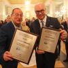 Die Komödianten Volker Heißmann (links) und Martin Rassau waren die Überraschungsgäste auf dem Neujahrsempfang der Stadt, Sie wurden zu Markenbotschafter für Bad Kissingen ernannt.