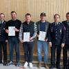 Auf dem Bild (von links): Stellvertretender Vorsitzender Lukas Sauer, stellvertretender Kommandant Christian Winkler, Christian Kuss, Stefan Höfling und Christoph Amthor (jeweils für 25 Jahre aktiven Dienst geehrt), Kommandant Johannes Schmitt, Vorsitzender Stefan Gerhard, Bürgermeister Michael Hombach.