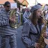 Angeführt von der Kapelle des Musikvereins Wiesenfeld in Sträflingskostümen war der Faschingszug am Dienstag mit Arche Noah, 101 Dalmatinern und dem Halloween-Wagen durch den Ort zum traditionellen Kehraus unterwegs.