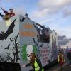 Angeführt von der Kapelle des Musikvereins Wiesenfeld in Sträflingskostümen war der Faschingszug am Dienstag mit Arche Noah, 101 Dalmatinern und dem Halloween-Wagen durch den Ort zum traditionellen Kehraus unterwegs.