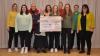 Bei der Spendenübergabe (von links): Beate Mittnacht, Muriel Withopf, Helmut Wolf, Schwester Maria-Regina Zohner, Ramona Lala, Michelle Maasen, Svenja Kraft, Janina Gößmann, Ulrike Lauer und Chorleiterin Madeleine Wagner.