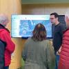 Infomarkt zu NordwestLink und SuedwestLink in Birkenfeld: Bürgerreferent Julian Ermann von TransnetBW erklärte den aktuell geplanten Verlauf der Stromtrassen.