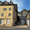Sowohl im Haus links, als auch in der Baulücke in der Marktbreiter Bachgasse sollen neue Ferienwohnungen entstehen.