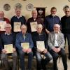 Im Rahmen der Jahresversammlung überreichten die Vorsitzenden Ehrenurkunden für langjährige Mitgliedschaft (hintere Reihe von links): 1. Vorsitzender Horst Achterling, Helmut Dittrich, Bernd Dittrich, Franz Badersbach, Otmar Handel, Gerd Amend, Dirigent Edgar Sauer; (vordere Reihe): Matthias Loschert, Edgar Herrmann, Franz Stamm, Walter Gröbner, 2. Vorsitzender Dr. Norbert Hartmann.