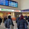 Die Bahnhofshalle war am Morgen des 7. März trotz des Streikes gefüllt.