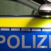 Fünf Jugendliche sollen in der Gemeinde Gochsheim (Lkr. Schweinfurt) einen Mitarbeiter der Gemeinde geschlagen, getreten und beraubt haben. Die Schweinfurter Polizei nahm die Tatverdächtigen im Alter von 15 und 16 Jahren fest.