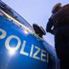 Nach einem Autodiebstahl sind die Täter auf der Flucht. Die Würzburger Polizei bittet jetzt um Hinweise aus der Bevölkerung.