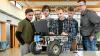 Irma heißt dieses Robotergefährt, seine Kollegen Charly und Lars sind derzeit in Armenien im Einsatz. Unter Leitung von Prof. Andreas Nüchter  (rechts) haben Studierende die Roboter entwickelt – dabei (von links) Max Gmöhling, Pascal Meyer, Tim Schubert, Julius Arzberger und Martin Hesse. 