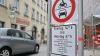 Seit über zehn Jahren gilt die Wochenendsperrung am Ochsenfurter Marktplatz bereits. Doch Schilder allein zeigten bisher wenig Wirkung.