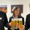 Freuen sich in Oberthulba über die gelungene Premiere des Talentwettbewerbs  für junge Brauer. Von links: Peter Romeis, Gründer der gleichnamigen Stiftung,  Dipl.-Ing. Ingrid Schmittnägel, Geschäftsführerin und Vorsitzende des Stiftungskuratoriums, sowie Biersommelier Karl Schiffner