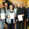 Ehrungen bei der Kolpingfamilie Volkach am Josefstag (von links):  Vorsitzender Reinhard Zwicker, Manfred Krapf, Rainer Schmachtenberger, Gerlinde Troll, Ernst Troll, Peter Keidel, Fahnenträger Fred Höhn und Diakon Lorenz Kleinschnitz.