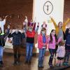 Ein entwicklungspolitisches Projekt mit alternativen klimafreundlichen landwirtschaftlichen Anbaumethoden in Kolumbien stand im Mittelpunkt eines lebendigen Gottesdienstes mit der Fairtrade-Steuerungsgruppe Veitshöchheim. Ein entwicklungspolitisches Projekt mit alternativen klimafreundlichen landwirtschaftlichen Anbaumethoden in Kolumbien stand im Mittelpunkt eines lebendigen Gottesdienstes mit der Fairtrade-Steuerungsgruppe Veitshöchheim.
