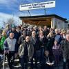 Auf der Wasserkuppe angekommen ließ es sich der Stiftungsvorstand des Deutschen Segelflugmuseums mit Modellflug, Uli Braune, nicht nehmen, die Würzburger Flieger persönlich zu begrüßen. Auf dem Foto links Uli Braune. Zweiter von links der Ehrenvorsitzende des Flugsport-Clubs Würzburg (FSCW) Heinz Gräf.