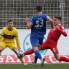Torhüter Johann Hipper (links beim Testspiel in Stuttgart) steht vor seinem Pflichtspieldebüt für die Würzburger Kickers. Marius Wegmann (rechts) fällt in Pipinsried rotgesperrt aus.
