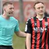 Referee Sebastian Stadtmayr (hier mit Aubstadts Marco Nickel) musste viel Kritik einstecken. Referee Sebastian Stadtmayr (hier mit Aubstadts Marco Nickel) musste viel Kritik einstecken.