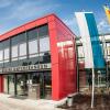 Kann der Bezirk Unterfranken - das Archivbild zeigt das Verwaltungsgebäude im Würzburger Stadtteil Frauenland - von einem ehrenamtlichen Präsidenten geführt werden? Daran gibt es mittlerweile Zweifel.