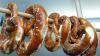 Über die Erfindung der Brezel gibt es heute viele verschiedene Anekdoten. 