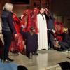 Szenische Darstellung der Performancegruppe um Jesus.