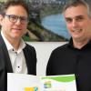Malermeister Alexander Bengel setzt im Rahmen des "Umwelt- und Klimapakts Bayern" Innovationen in seinem Unternehmen durch. Zweiter Bürgermeister Martin Heilig überreichte die Urkunde. Malermeister Alexander Bengel setzt im Rahmen des "Umwelt- und Klimapakts Bayern" Innovationen in seinem Unternehmen durch. Zweiter Bürgermeister Martin Heilig überreichte die Urkunde.