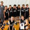 Im Bild hintere Reihe von links: Sportlehrer Guido Plener, das Team der WK IV: Luke Heller, Felix Antor, Hannes Schulz, Jonas Schättler, Bastian Kunkel, Dean Schmidtmann. Vorne von links: Thay Zängler, Leopold Schröttle, Frodo Fritsche, Ben Glos.