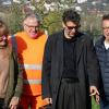 Klaus Thoma zeigt die Flächen, die im Rahmen des Blühpakt-Projektes umgestaltet wurden. Klaus Thoma zeigt die Flächen, die im Rahmen des Blühpakt-Projektes umgestaltet wurden.