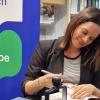 Begehrte Autogramme: Kristina Moninger signiert die Bücher ihrer Leserinnen und Leser.