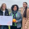 Im Bild: Davina Lutz, Corinna Pabst (Vorsitzende TSV Poppenhausen), Dr. Tanja Neufeld (SRH Fernhochschule).