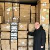 Bruder Ansgar Stüfe OSB bei der Übernahme des Überseecontainers mit medizinischem Bedarf für das Krankenhaus in Tansania.