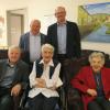 Frieda Geißendörfer (Mitte) feiert ihren 105. Geburtstag, zu dem ihre Geschwister Hermann Knab (82) und Notburga Schorr (90) sowie Zeils Bürgermeister Thomas Stadelmann (hinten rechts) und Kirchlauters Bürgermeister Karl-Heinz Kandler gratulierten.