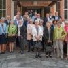 Die Jubelkonfirmanden Bianca Hofmann, Tobias Niedermeier, Thomas Wißmüller, Michael Goller, Peter Hirschberger, Peter Reichert, Kerstin Heinkel, Jutta Schreck, Birgit Stahl, Petra Ludwig, Monika Marstaller, Karl-Heinz Bieberbach, Marlene Broscheit, Gabriele Eberlein, Renate Eisenhuth, Edith Gierth, Christine Hähle, Rolf-Jürgen Hipp, Else Hofmann-Reuther, Herbert Korschel, Irmtraud Mauder, Angelika Reitwiesner, Irmgard Schaupp, Manfred Schneider, Christel Wanzek, Christa Weber, Brigitte Weiß und Pfarrer Michael Bausenwein