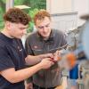 Praxisorientierte Ausbildung in der neuen Ausbildungswerkstatt. Praxisorientierte Ausbildung in der neuen Ausbildungswerkstatt.