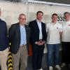 An eine der ach neuen Ladesäulen für E-Autos (von links): Johannes Schmitt und Christian Grumbach (Stadt Würzburg) Daniel Schüßler-Spitzhüttl (SVG), Rico Vollmuth, Bernd Hammer und André Nun (Stadtwerke Würzburg).