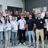Sie haben den San-Kurs beim BRK Kreisverband Rhön-Grabfeld in Bad Neustadt bestanden. Unser Bild zeigt sie mit BRK Kreisgeschäftsführer Ralf Baumeister (links) und BRK Kreisbereitschaftsleiter Bernd Roßmanith (Zweiter von rechts hintere Reihe), gemeinsam mit den Ausbildern.