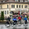 Über den Marktplatz in Bad Königshofen radelte die Truppe in Richtung Fritz-Steigerwald-Radweg.