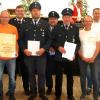 Josef Scheller (vorne von links) überreichte die BLSV-Ehrenurkunde an den ASV-Vorsitzenden Walter Heintz. Für jahrzehntelangen Feuerwehrdienst wurden Matthias Streicher, Thomas Veit und Helmut Veeh geehrt. Vizelandrat Robert Finster (hinten von links) und Kreisbrandrat Dirk Albrecht freuten sich mit Harald Heinritz. Glückwünsche überbrachten die Bürgermeister Frank Wiemer (Antau) und Dieter Lenzer (Iphofen).
