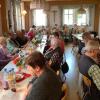 Miteinander schwätzen, singen und lachen war den Senioren in Untererthal ganz wichtig. Das Veeh Harfen-Ensemble „Saiten-Klang“ aus dem Hammelburger Generationentreff Taubenschlag verteilte Liederbücher zum Mitsingen.