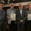 Sascha Manger (von links, stellvertretender Ortsvorsitzender), Roland Reß (Ehrung für über 40 Jahre Mitgliedschaft), Jürgen Martin (Ortsvorsitzender), Konrad Tripp (Ehrung für 40 Jahre Mitgliedschaft) und Bürgermeister Thomas Helbling (stellvertretender Ortsvorsitzender) bei der Versammlung.