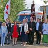 Bei der Fahrzeugsegnung zur 60-Jahr-Feier der BRK-Bereitschaft Bergtheim (von links): Jannik Freibott, Martin Falger, Bürgermeisterin Martina Rottmann aus Oberpleichfeld, Alexander Kretz, Rosa Behon, stellvertretende Bürgermeisterin Angelika Königer aus Bergtheim, Bereitschaftsleiter Markus Bauer sowie die Pfarrer Helmut Rügamer und Ivar Brückner und Ministrantinnen.