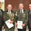 Zwei ganz besondere Ehrungen wurden Walter Lauer (Zweiter von links) und Erich Zorn (Zweiter von rechts) zuteil. Lauer erhielt das Ehrenzeichen in Gold vom Deutschen Schützenbund und Erich Zorn die kleine Ehrennadel  vom Bayerischen Sportschützenbund. Es gratulierten Andreas Kleineberg (links) und  Mathias Dörrie.